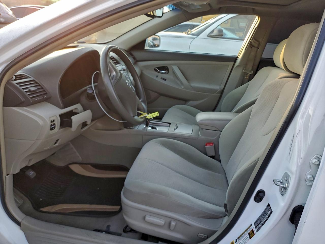 2010 TOYOTA CAMRY SE photo 7