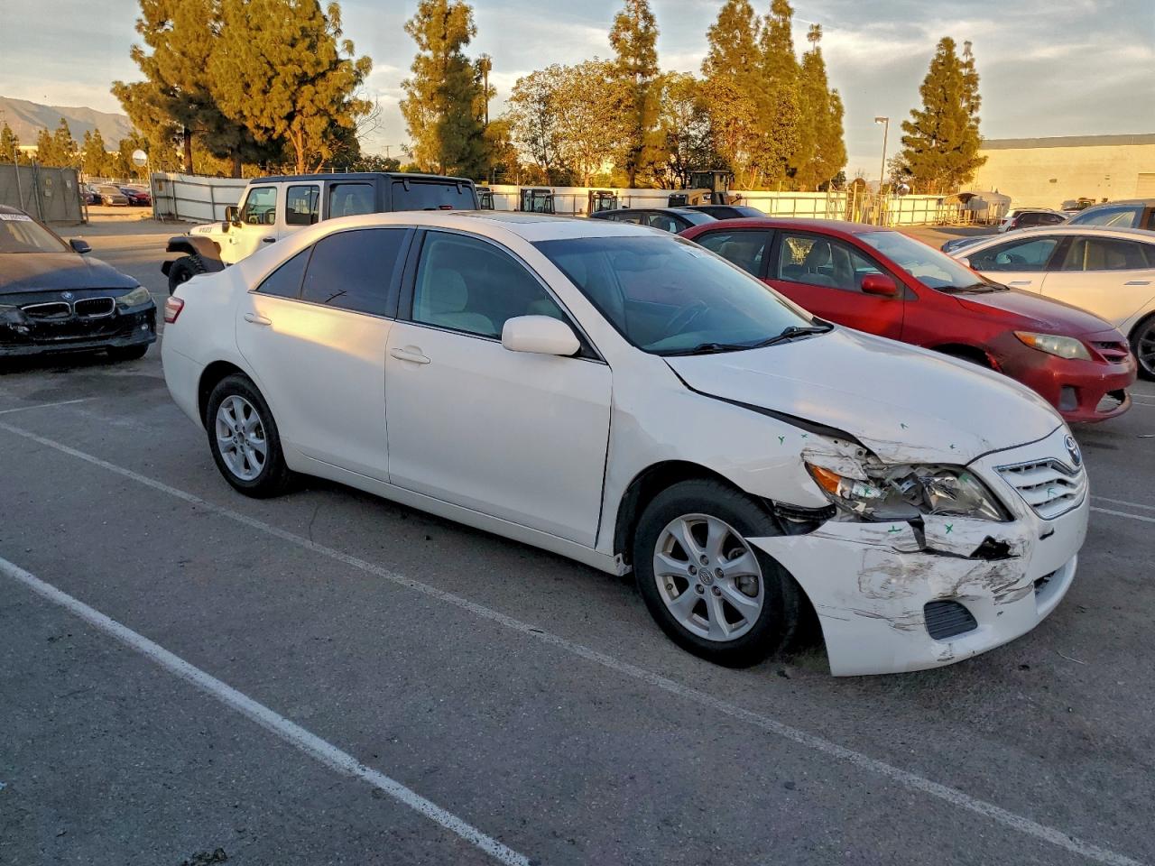 2010 TOYOTA CAMRY SE photo 4