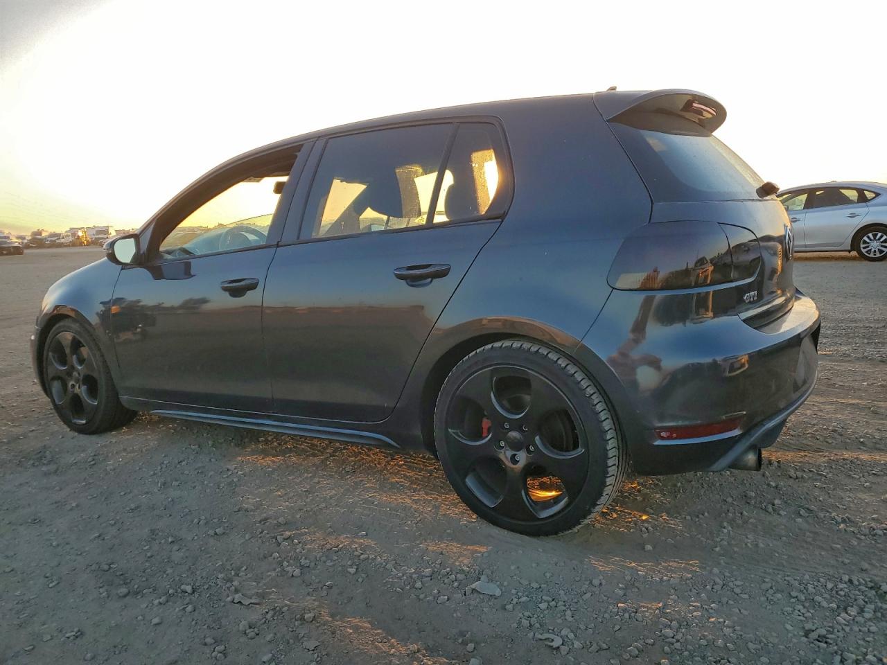 2013 VOLKSWAGEN GTI photo 2