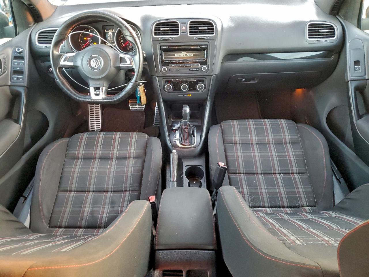 2013 VOLKSWAGEN GTI photo 8