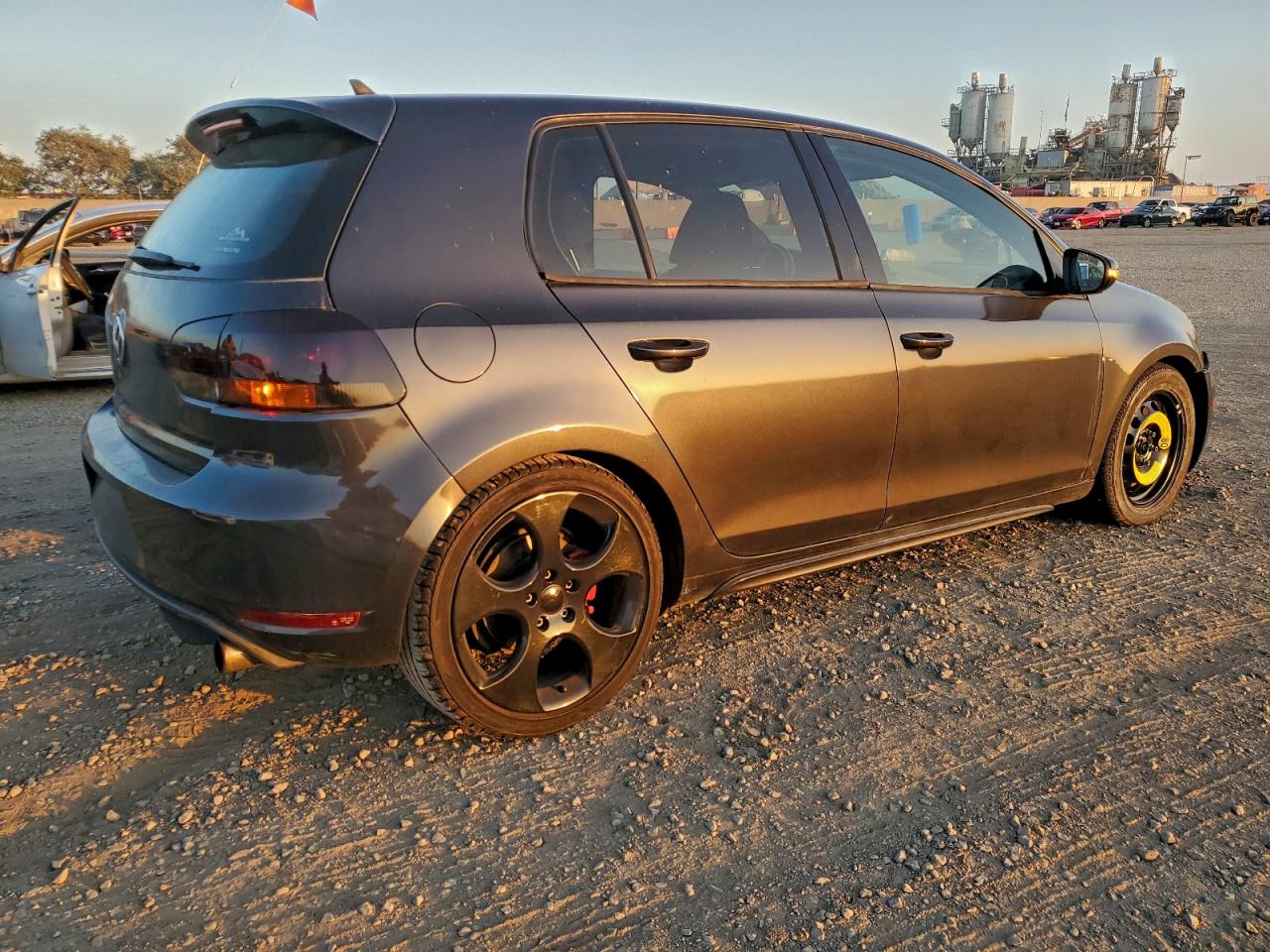 2013 VOLKSWAGEN GTI photo 3