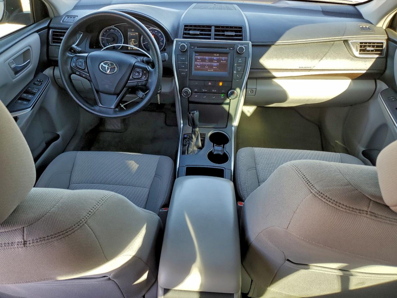 2017 TOYOTA CAMRY LE photo 8