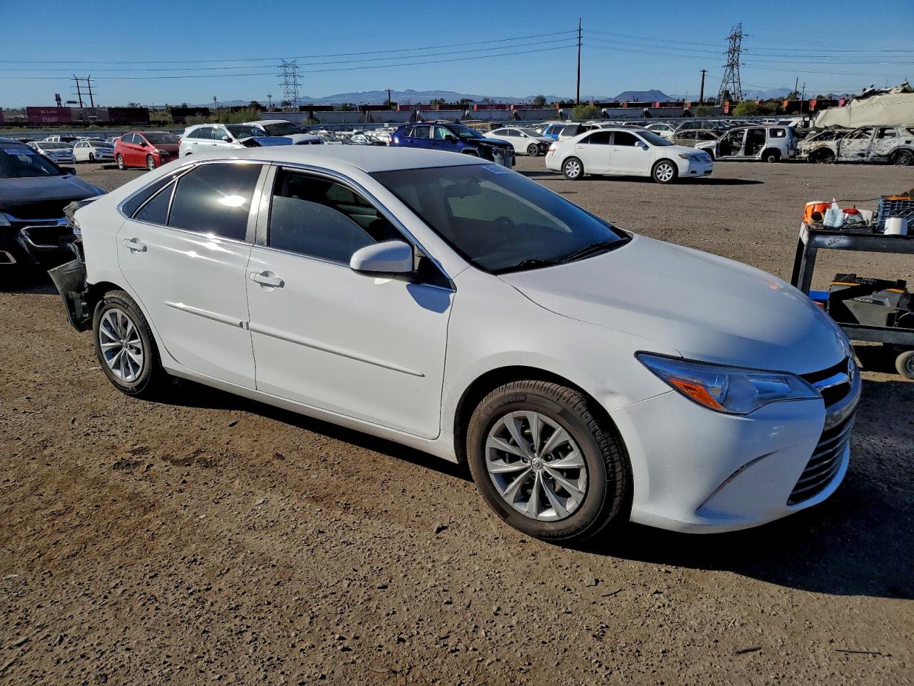 2017 TOYOTA CAMRY LE photo 4