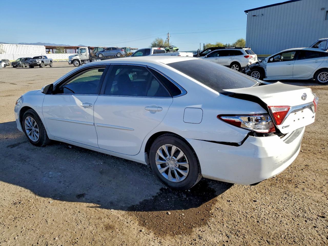 2017 TOYOTA CAMRY LE photo 2