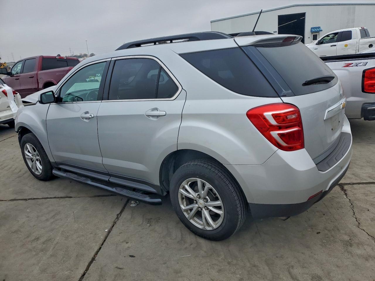 2016 CHEVROLET EQUINOX LT photo 2