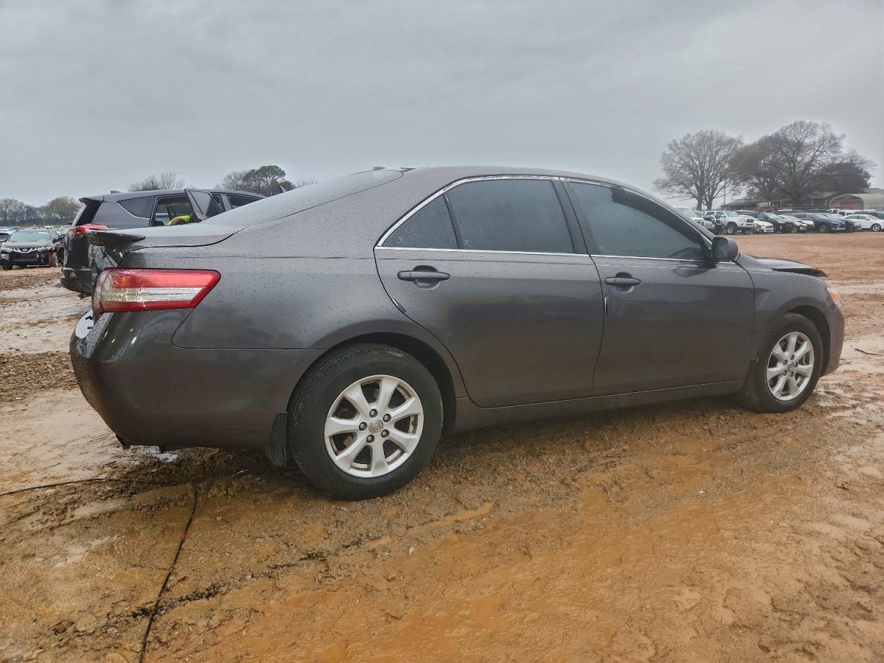 2011 TOYOTA CAMRY BASE photo 3