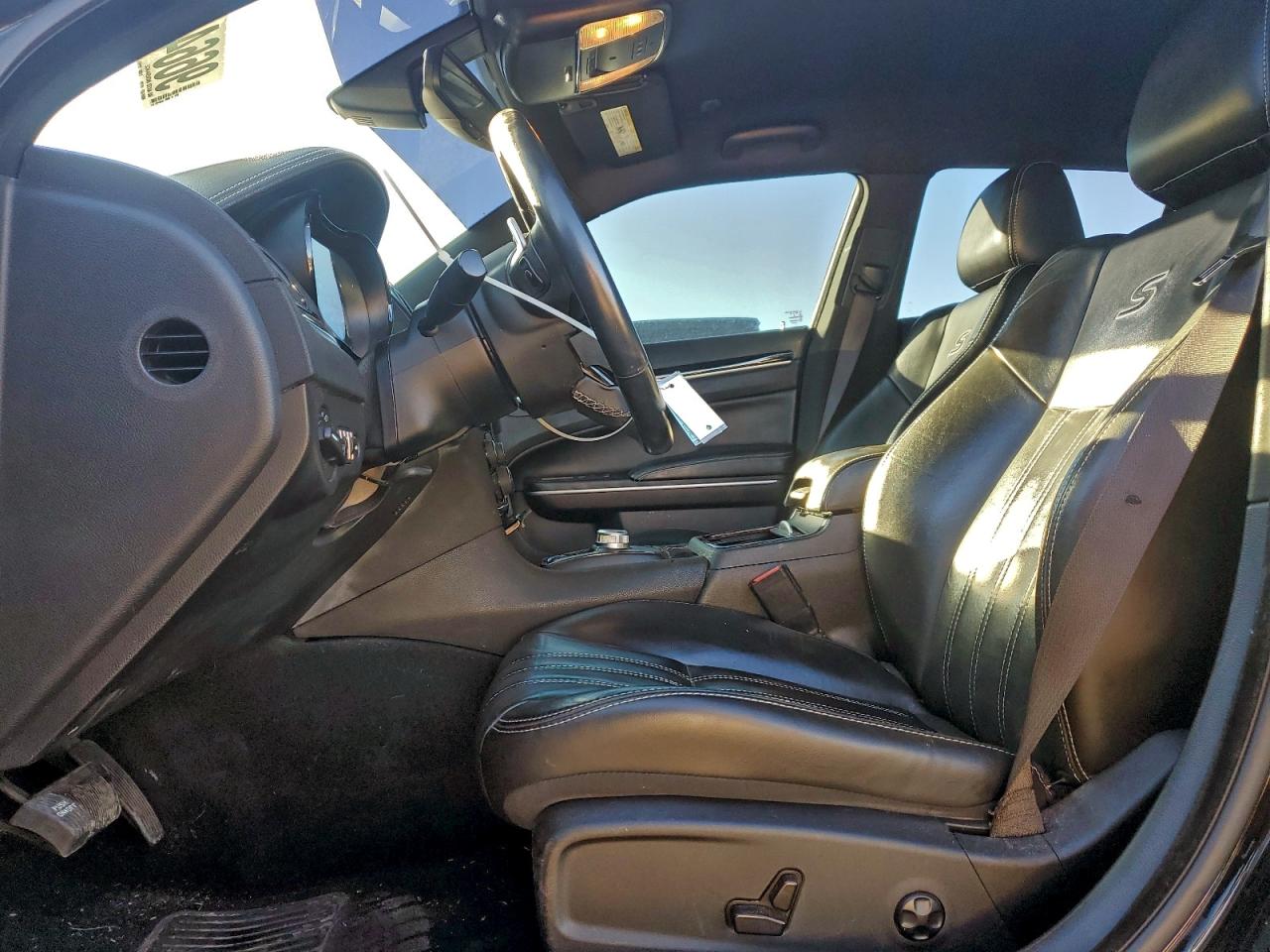 2019 CHRYSLER 300 S photo 13