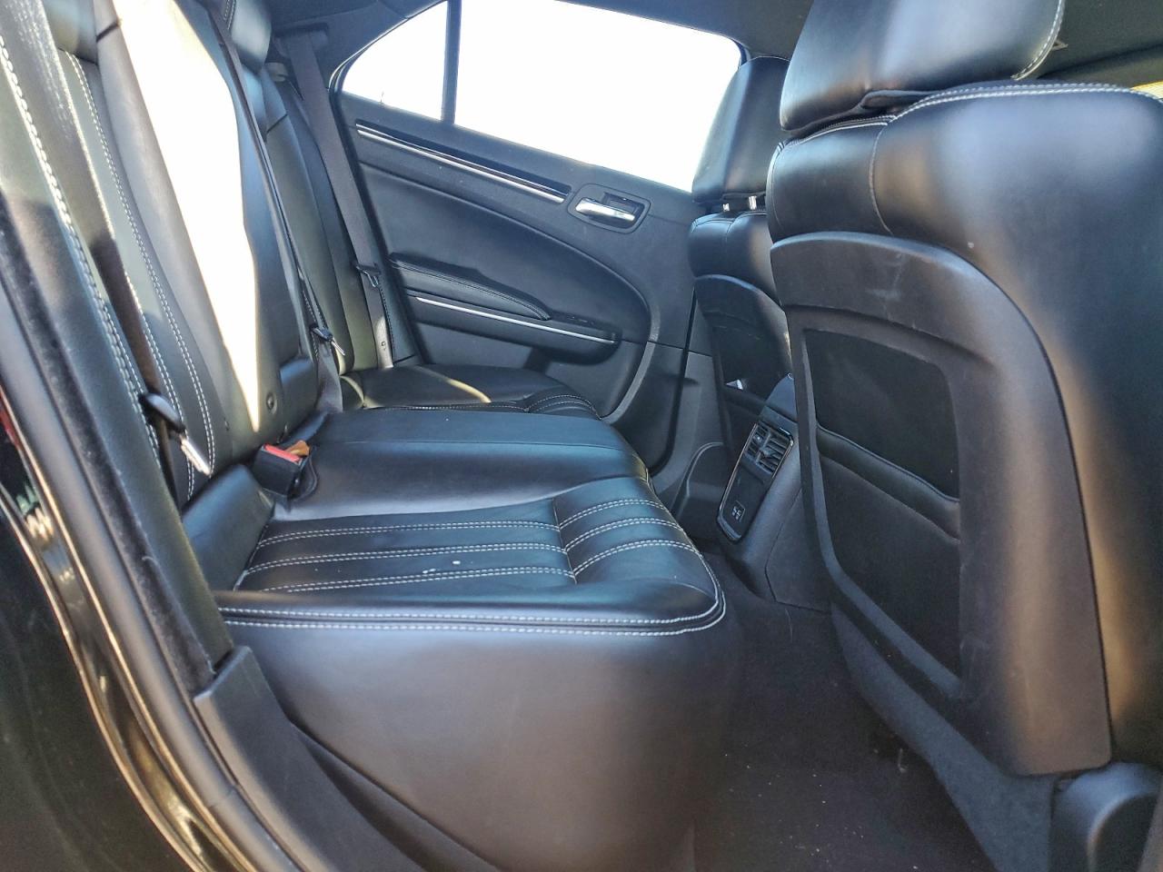 2019 CHRYSLER 300 S photo 19