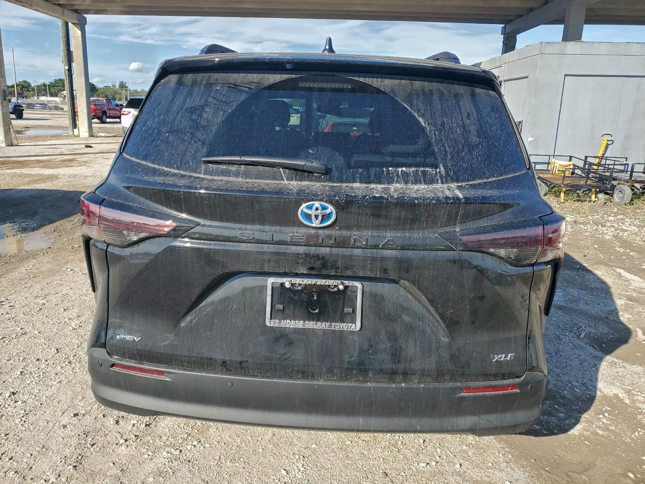 2025 TOYOTA SIENNA XLE photo 6