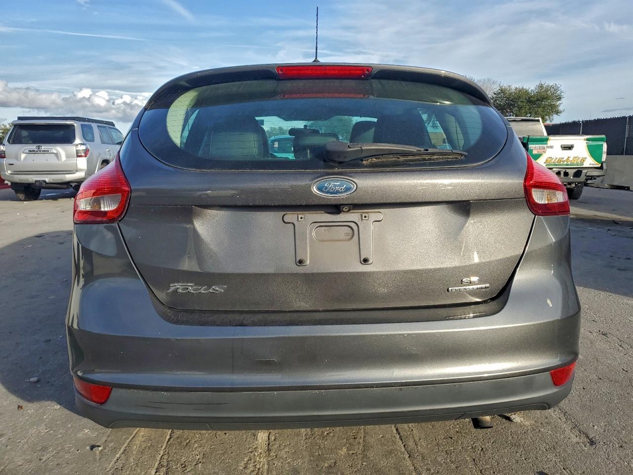 2015 FORD FOCUS SE photo 6