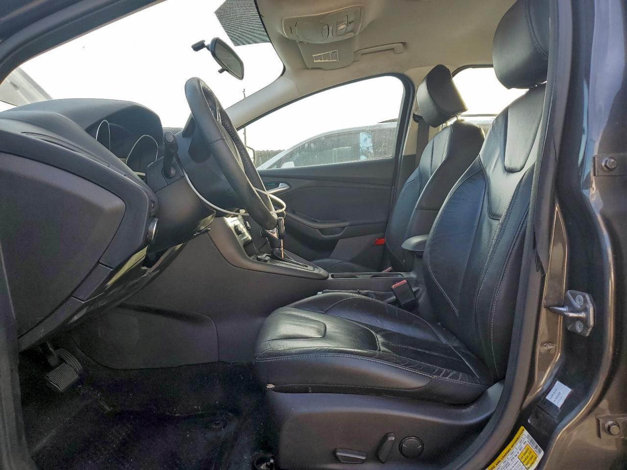 2015 FORD FOCUS SE photo 7