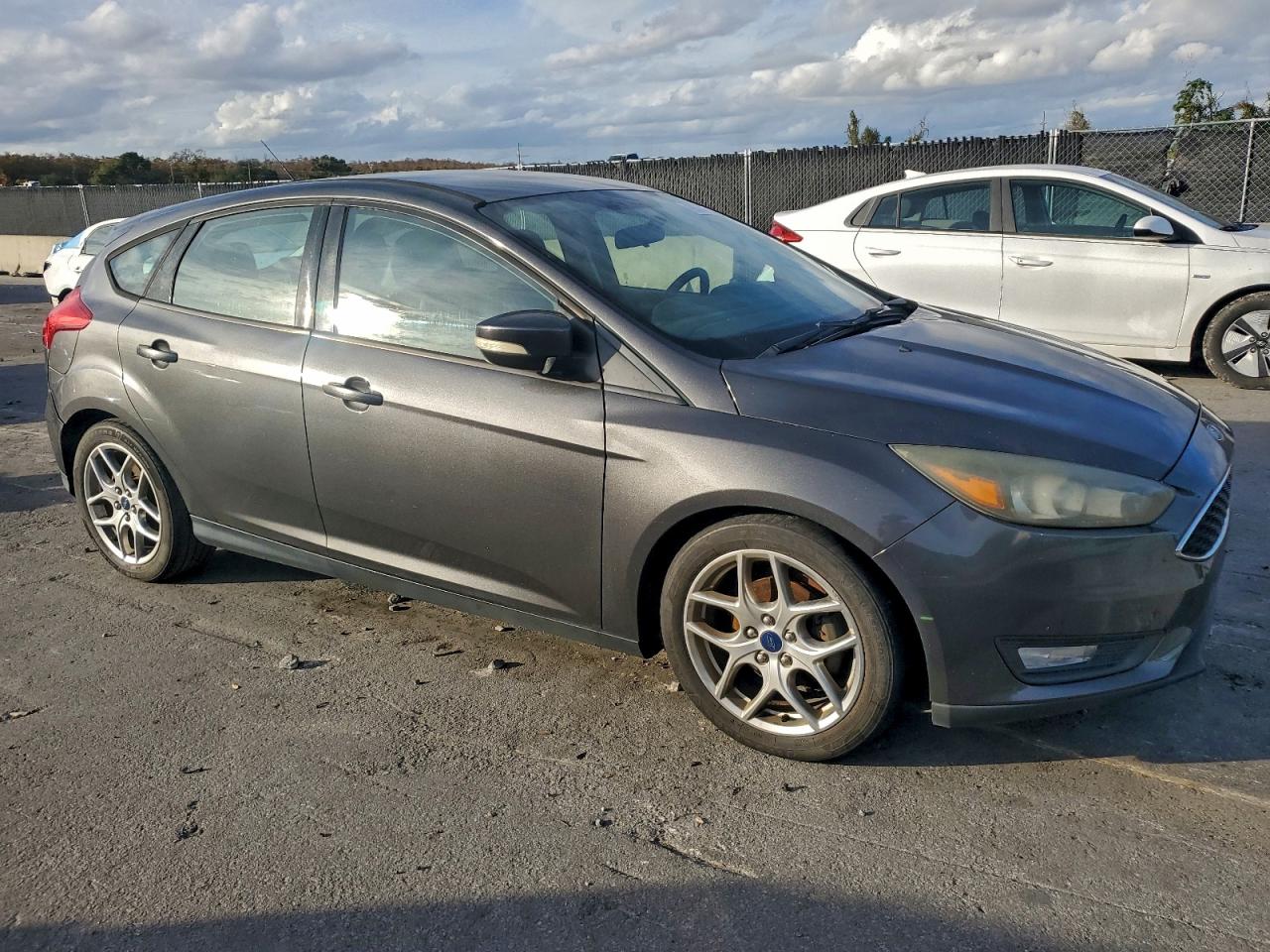 2015 FORD FOCUS SE photo 4