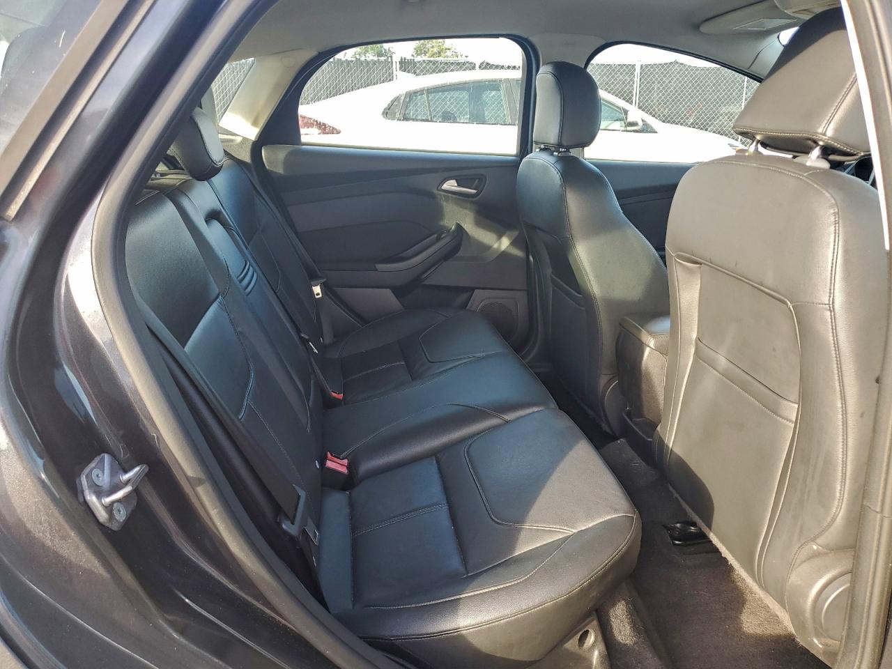 2015 FORD FOCUS SE photo 10