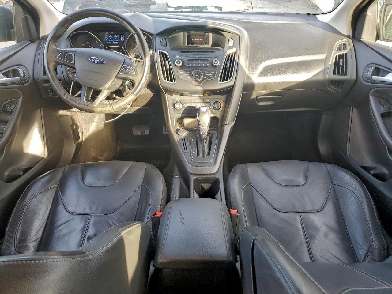 2015 FORD FOCUS SE photo 8