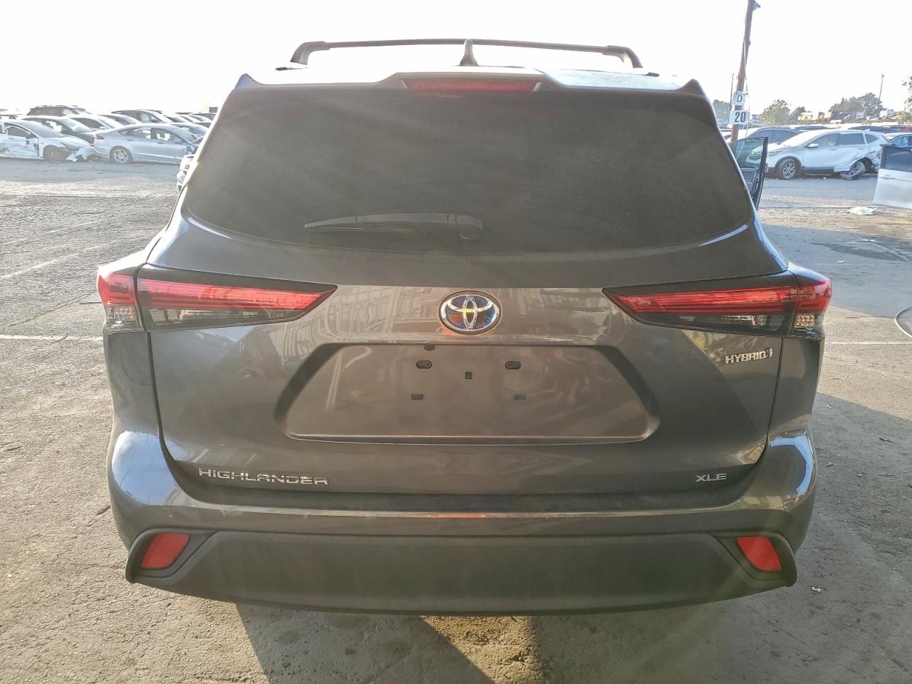 2020 TOYOTA HIGHLANDER HYBRID XLE photo 6
