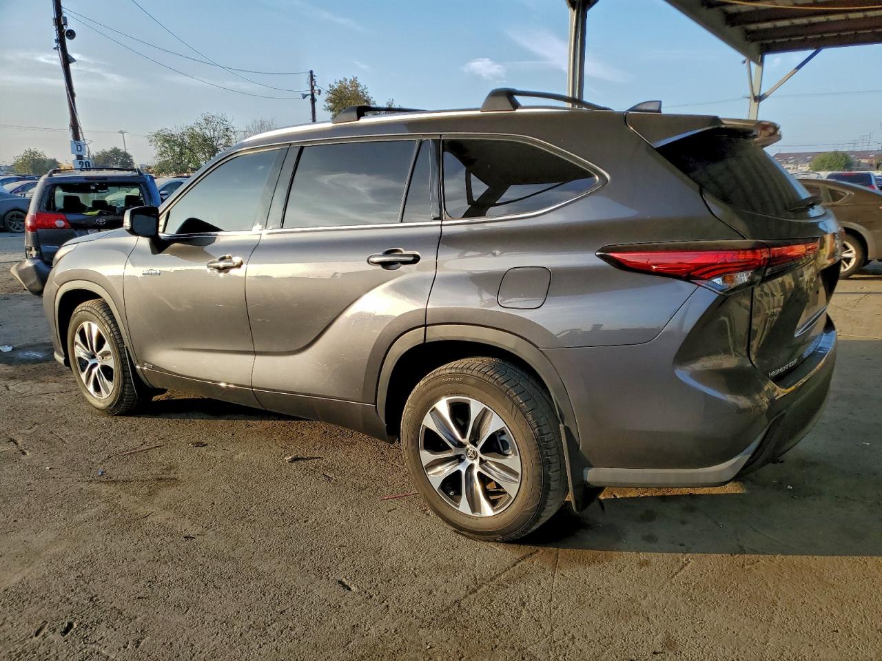 2020 TOYOTA HIGHLANDER HYBRID XLE photo 2