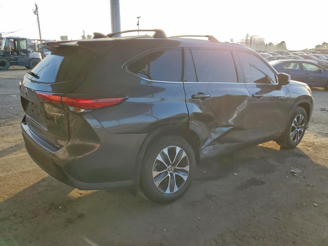 2020 TOYOTA HIGHLANDER HYBRID XLE photo 3