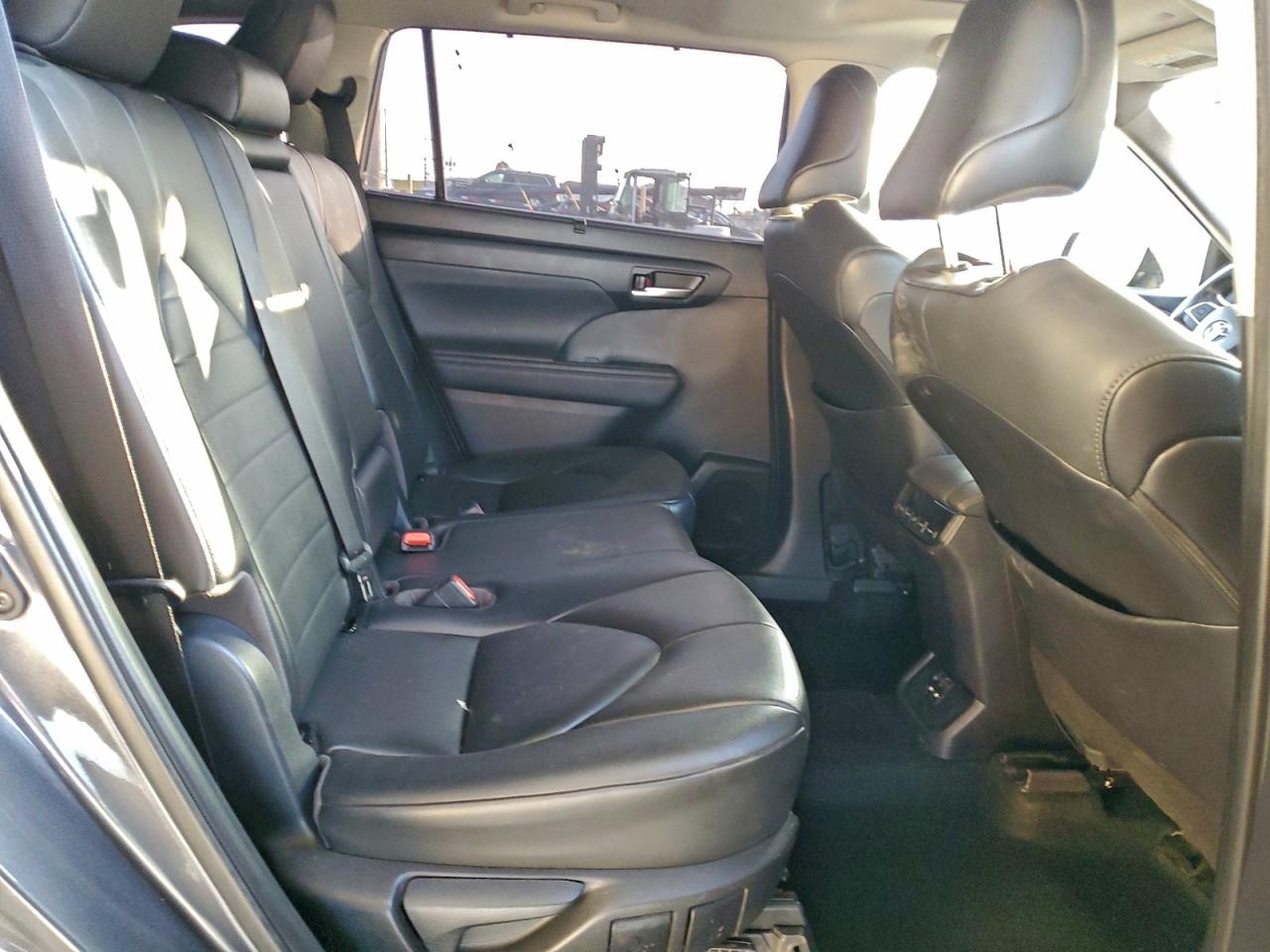 2020 TOYOTA HIGHLANDER HYBRID XLE photo 11