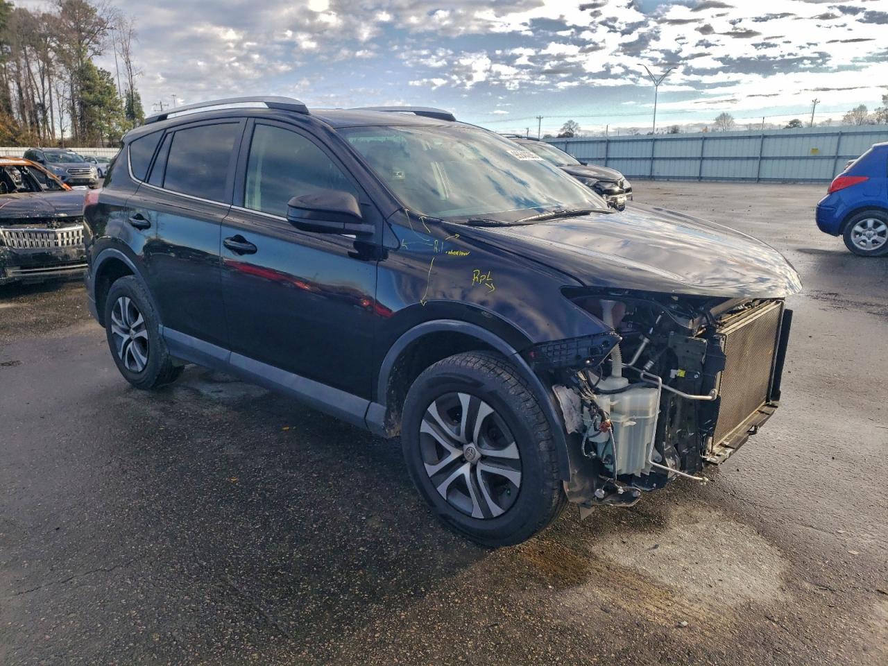 2016 TOYOTA RAV4 LE photo 4