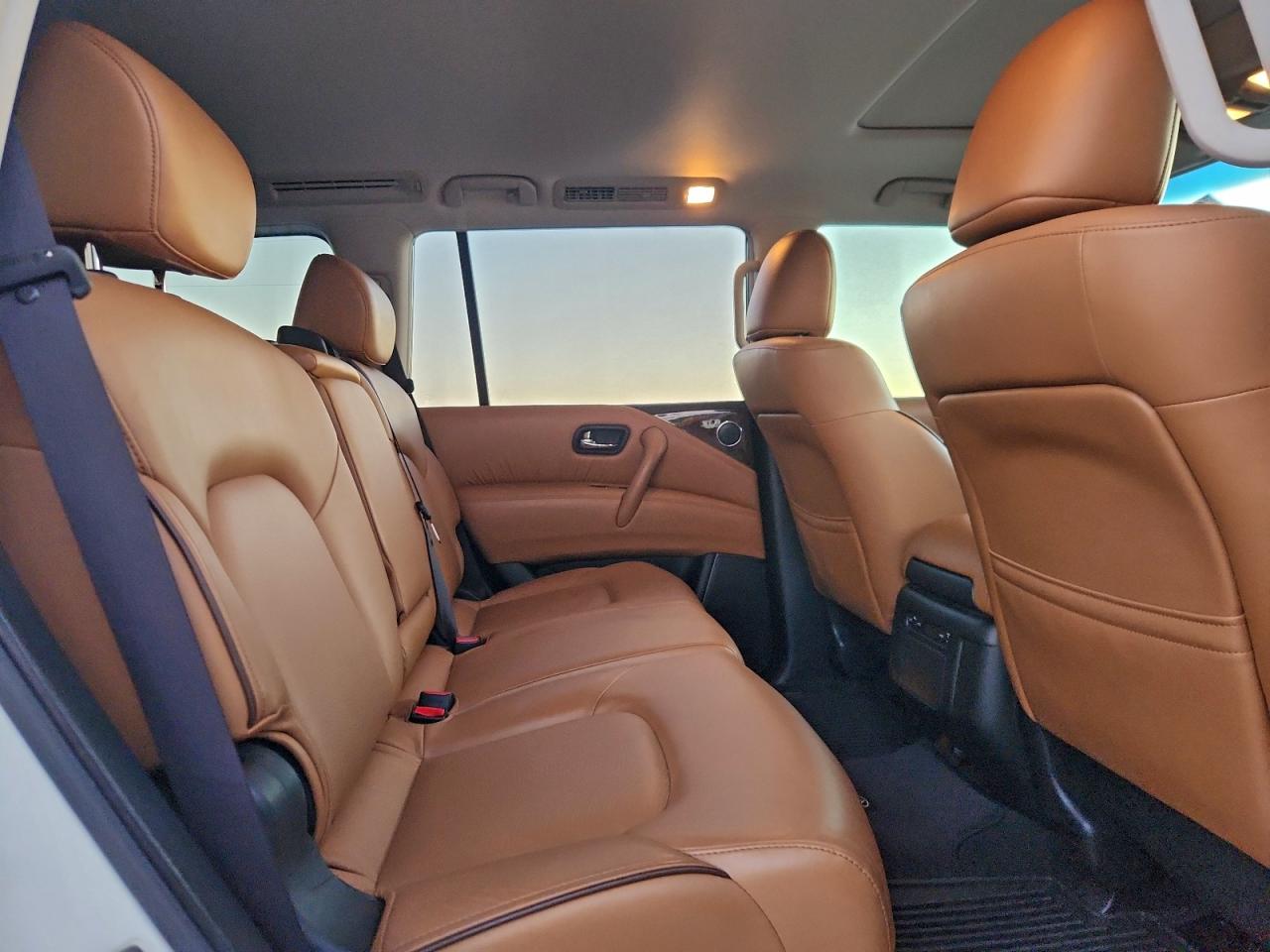 2017 INFINITI QX80 BASE photo 11