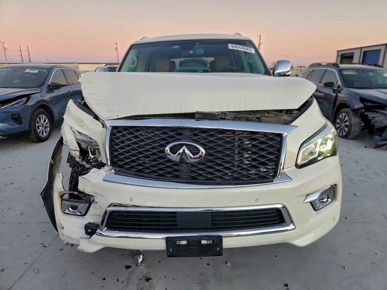 2017 INFINITI QX80 BASE photo 5