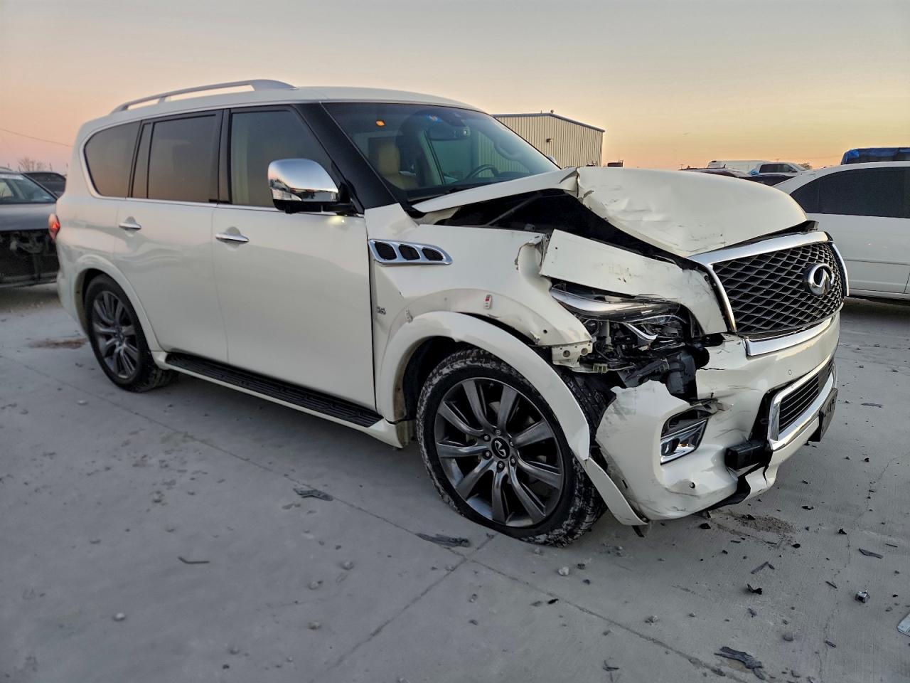 2017 INFINITI QX80 BASE photo 4