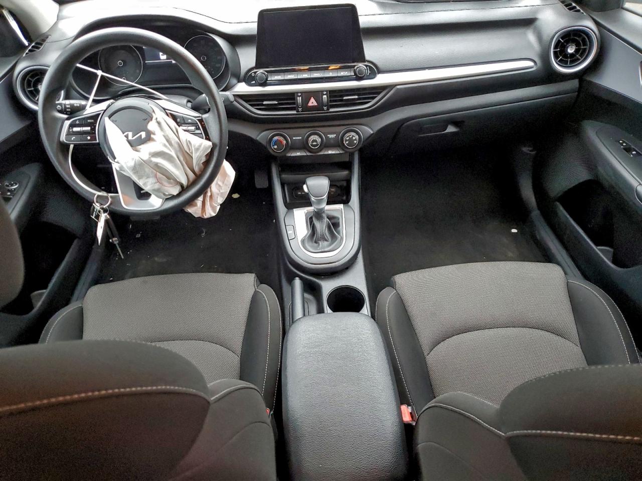 2024 KIA FORTE LX photo 29