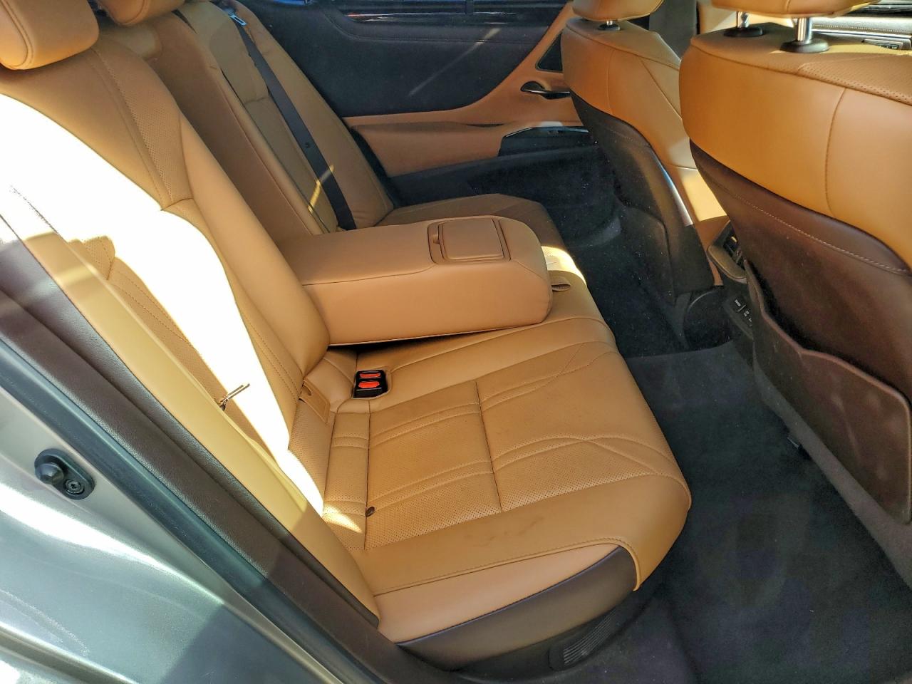 2021 LEXUS ES 300H ULTRA LUXURY photo 21
