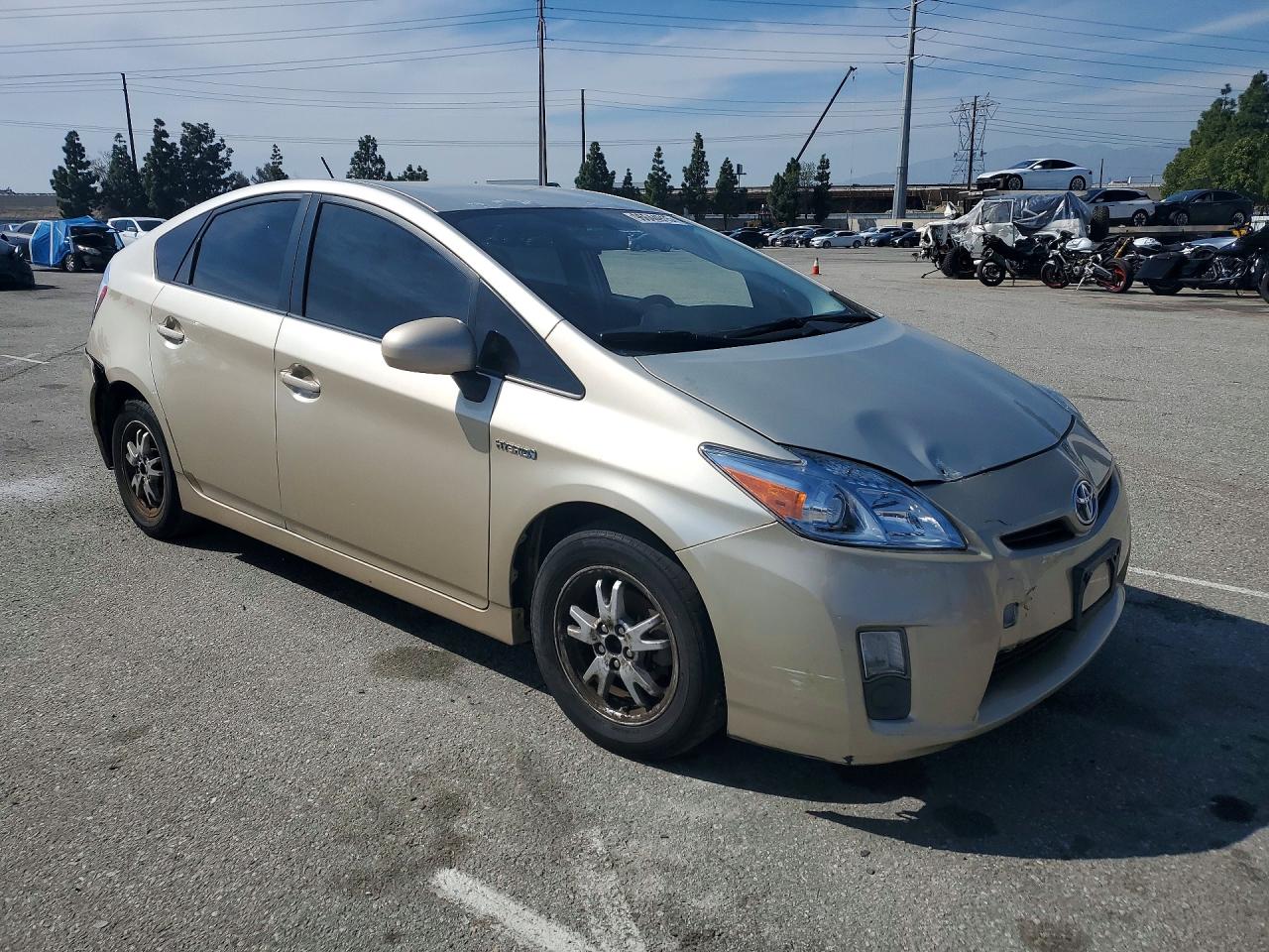 2010 TOYOTA PRIUS photo 4