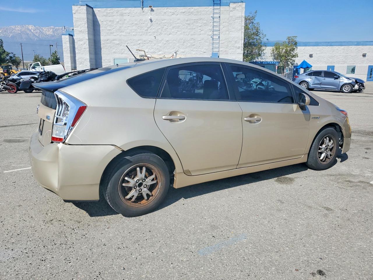 2010 TOYOTA PRIUS photo 3