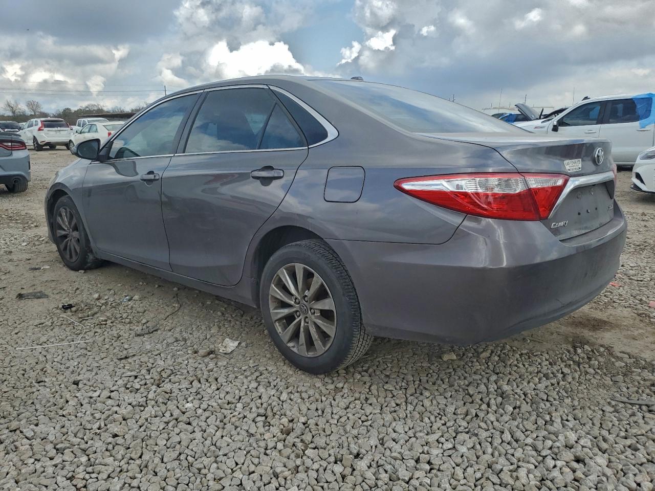 2016 TOYOTA CAMRY LE photo 2
