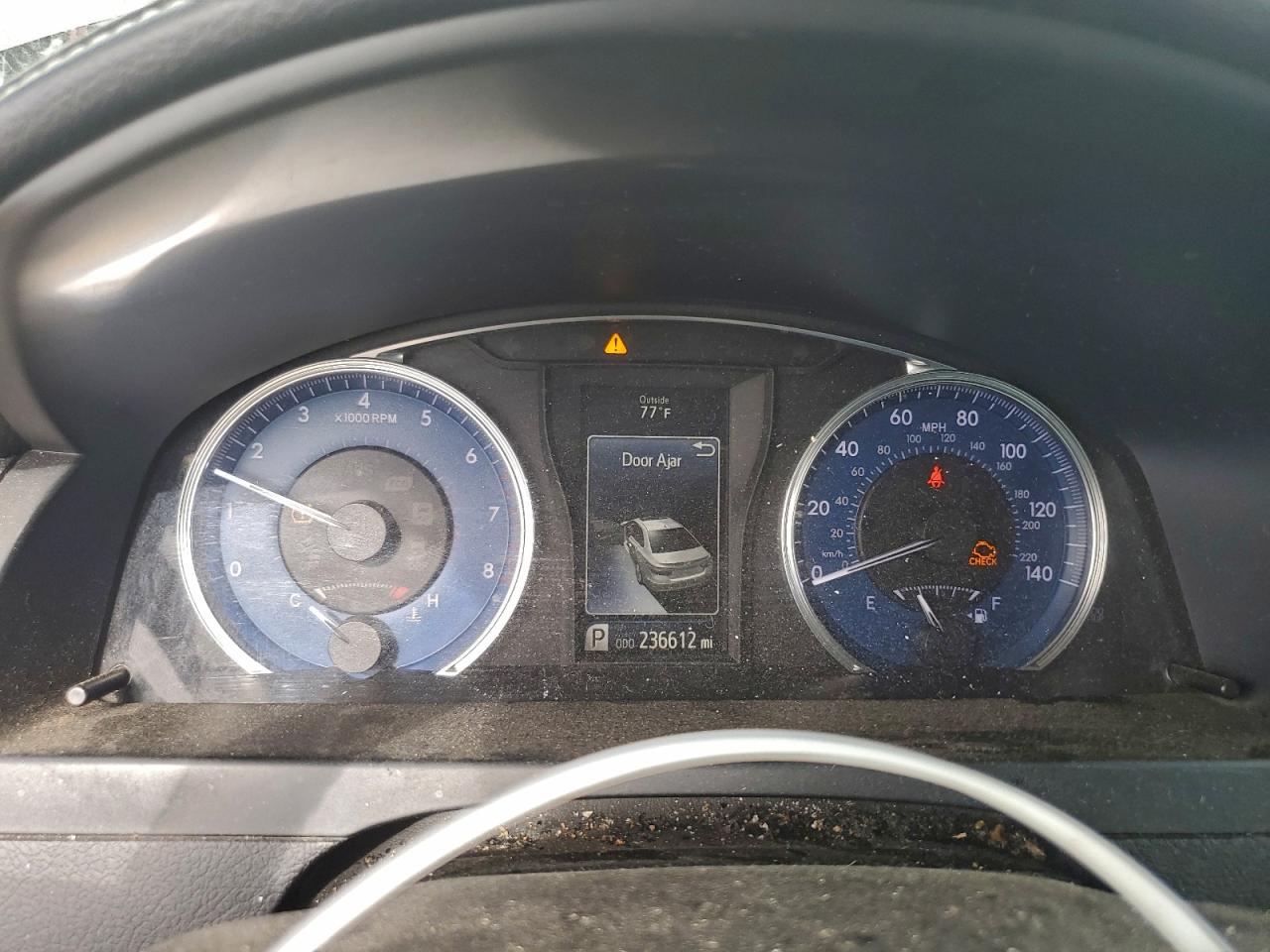 2016 TOYOTA CAMRY LE photo 9