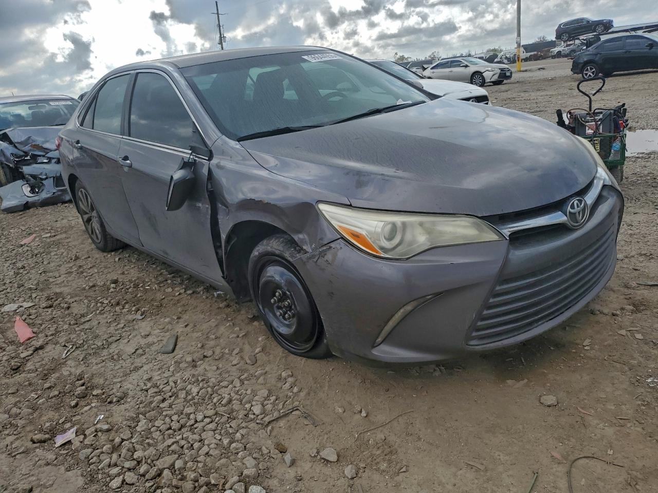 2016 TOYOTA CAMRY LE photo 4
