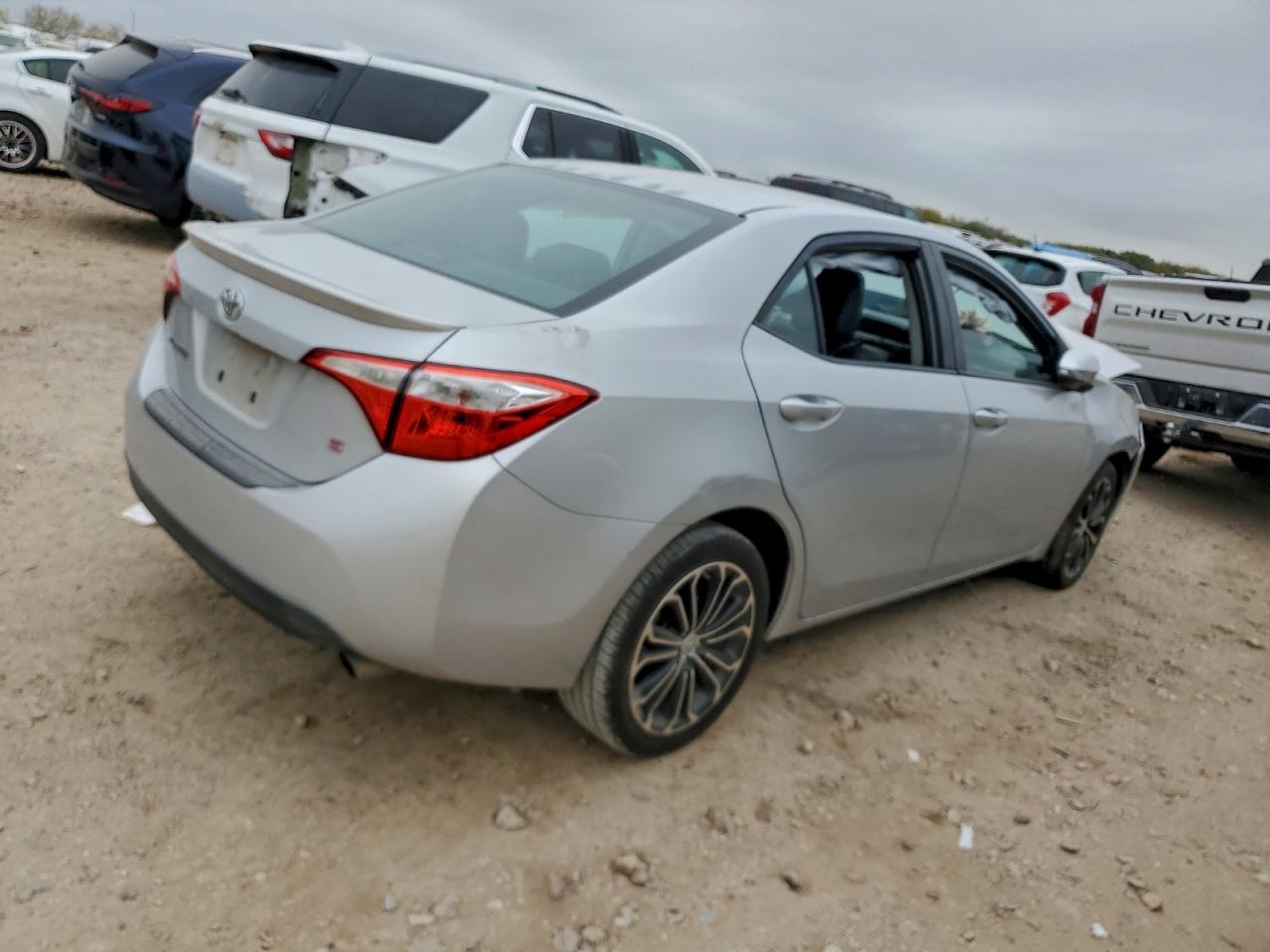 2014 TOYOTA COROLLA L photo 3