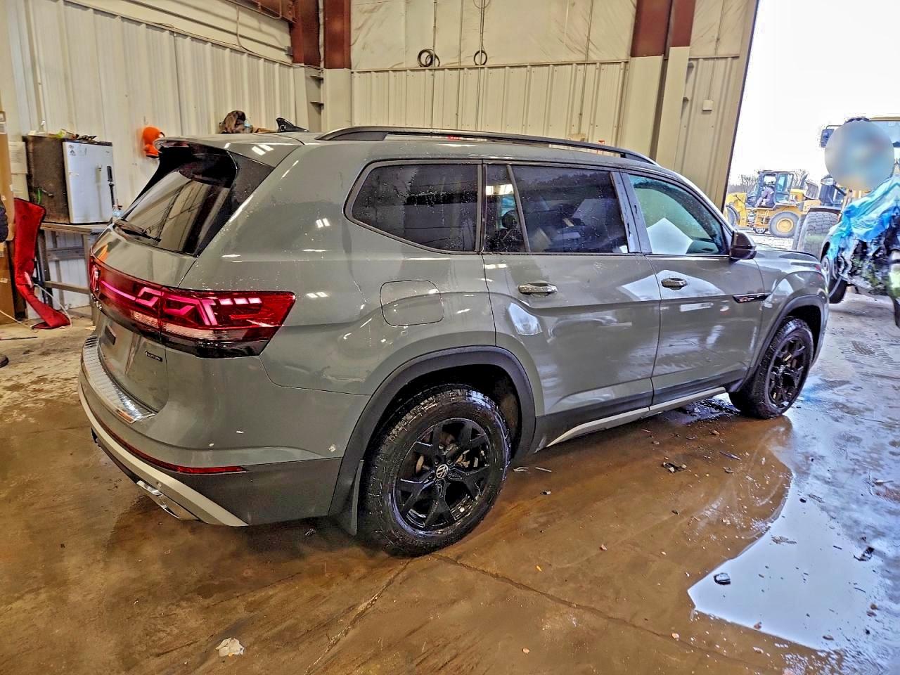 2024 VOLKSWAGEN ATLAS PEAK EDITION SEL photo 3