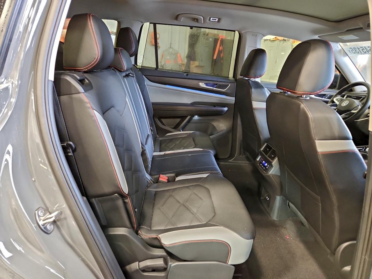 2024 VOLKSWAGEN ATLAS PEAK EDITION SEL photo 11