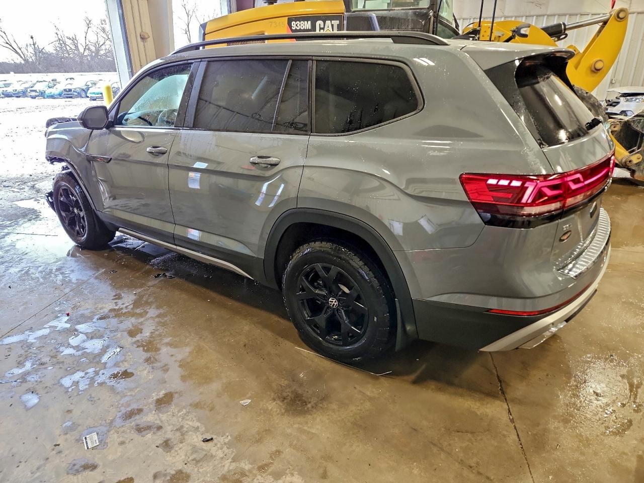 2024 VOLKSWAGEN ATLAS PEAK EDITION SEL photo 2