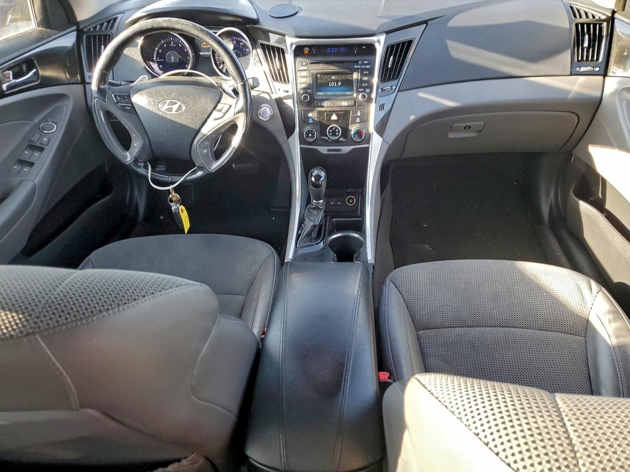 2014 HYUNDAI SONATA SE photo 8