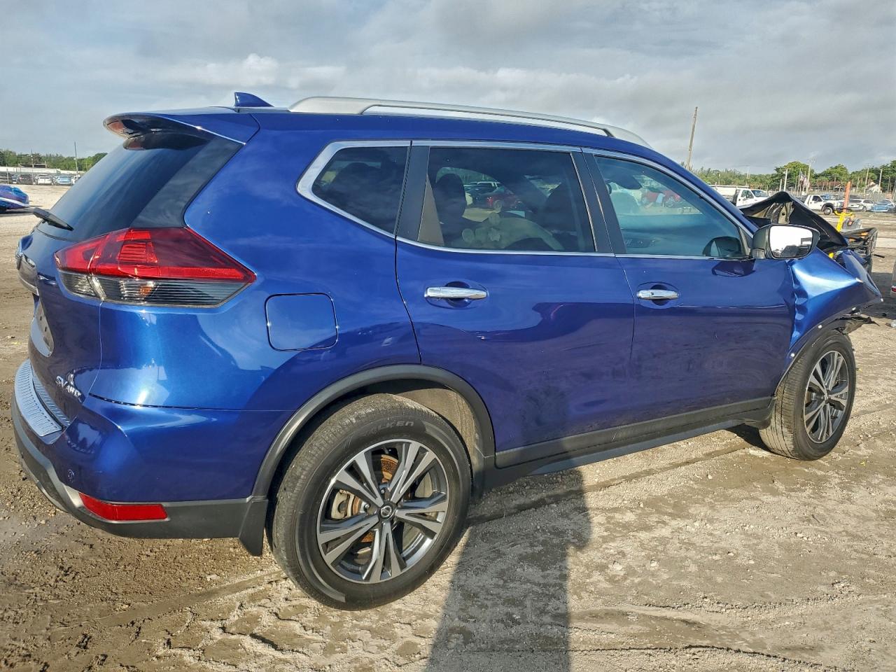 2019 NISSAN ROGUE S photo 3