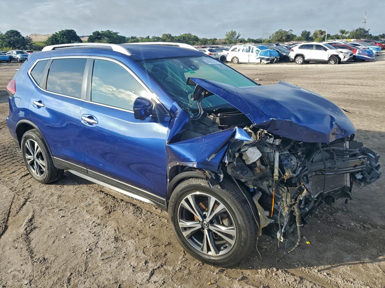 2019 NISSAN ROGUE S photo 4