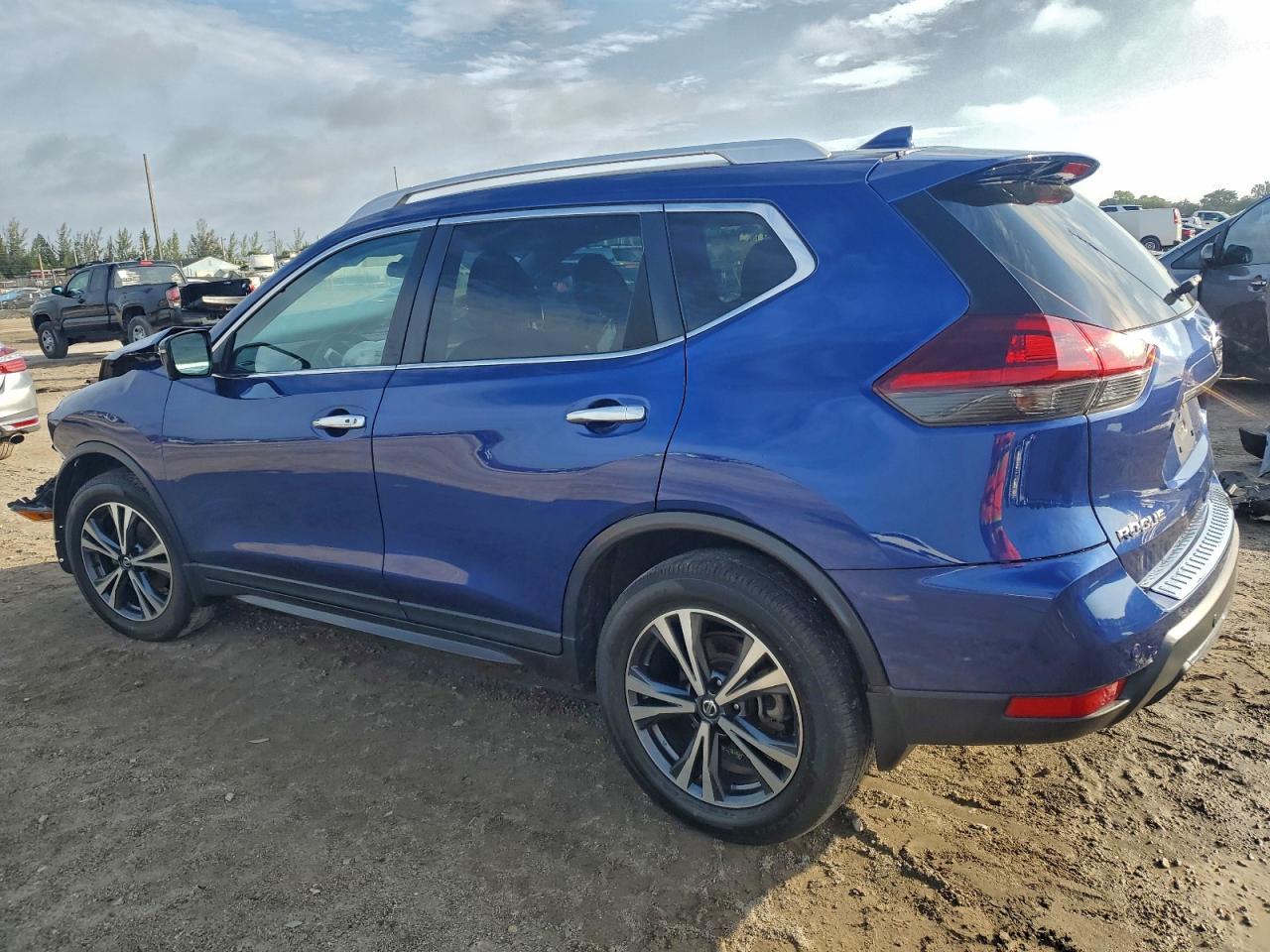 2019 NISSAN ROGUE S photo 2