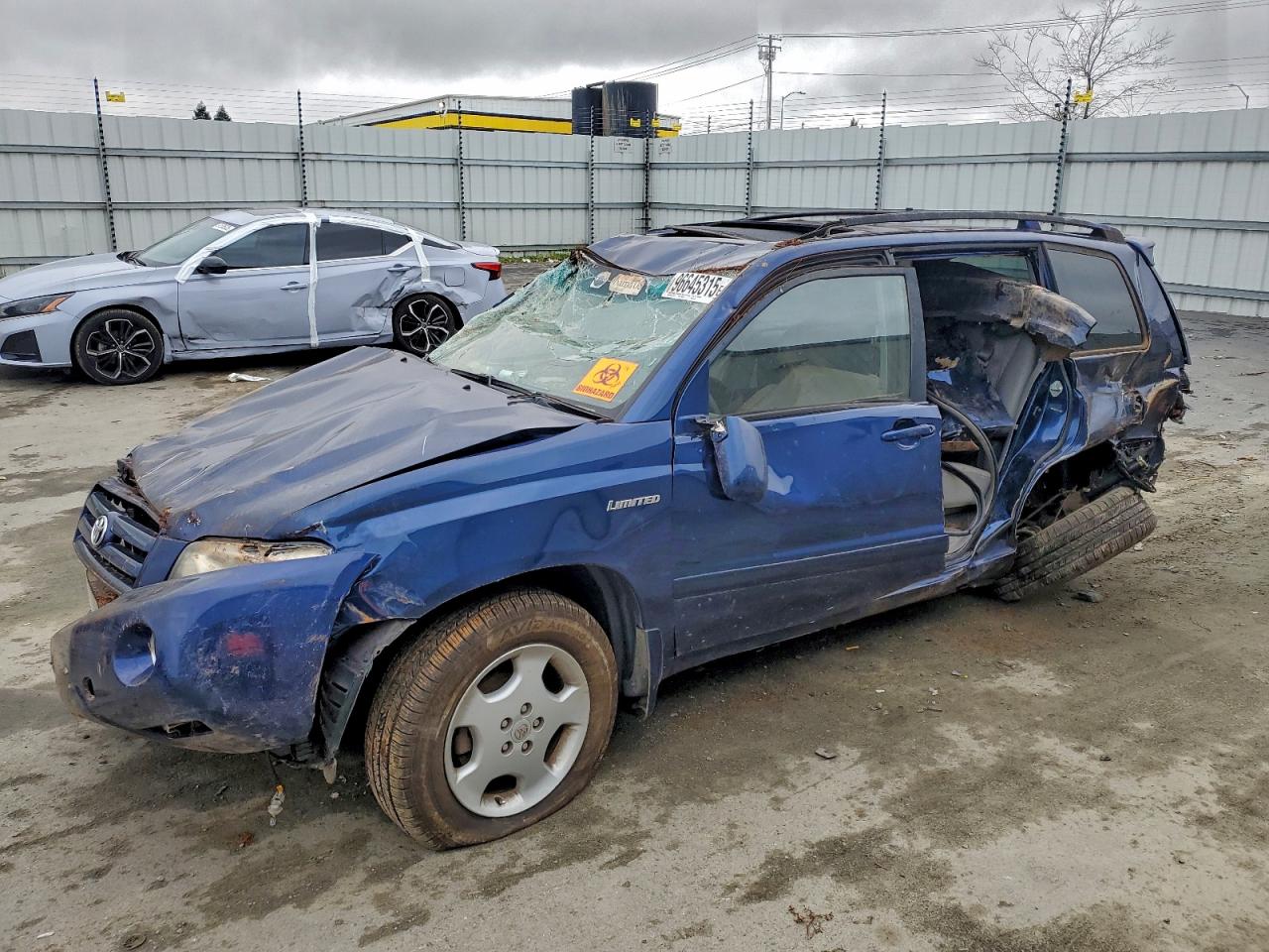 2004 TOYOTA HIGHLANDER