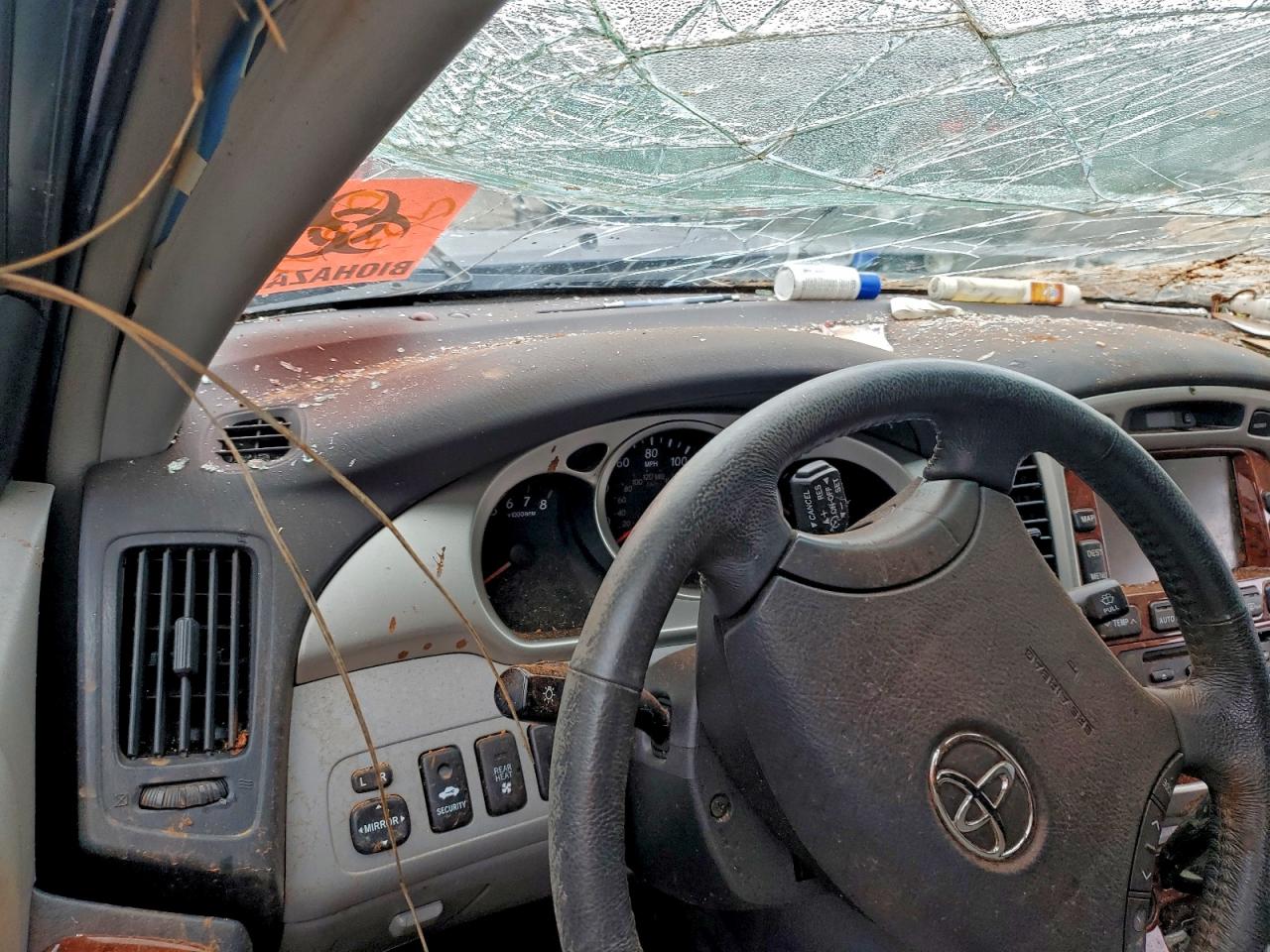2004 TOYOTA HIGHLANDER LIMITED photo 9