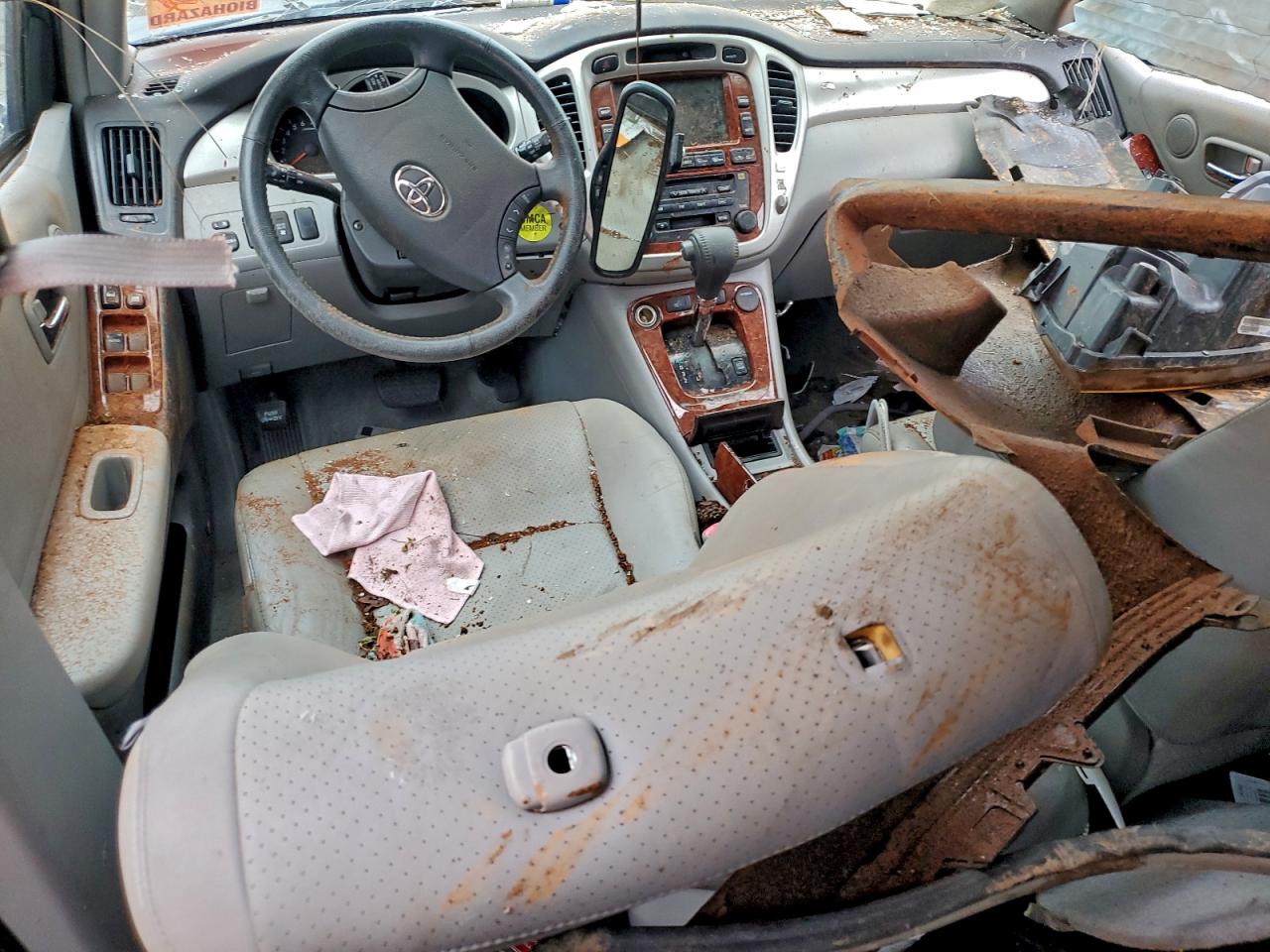 2004 TOYOTA HIGHLANDER LIMITED photo 8