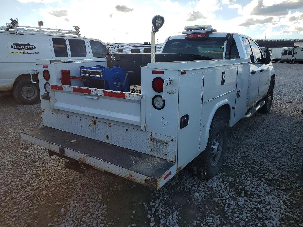2017 CHEVROLET SILVERADO 2500 UTILITY / SERVICE TRUCK photo 3