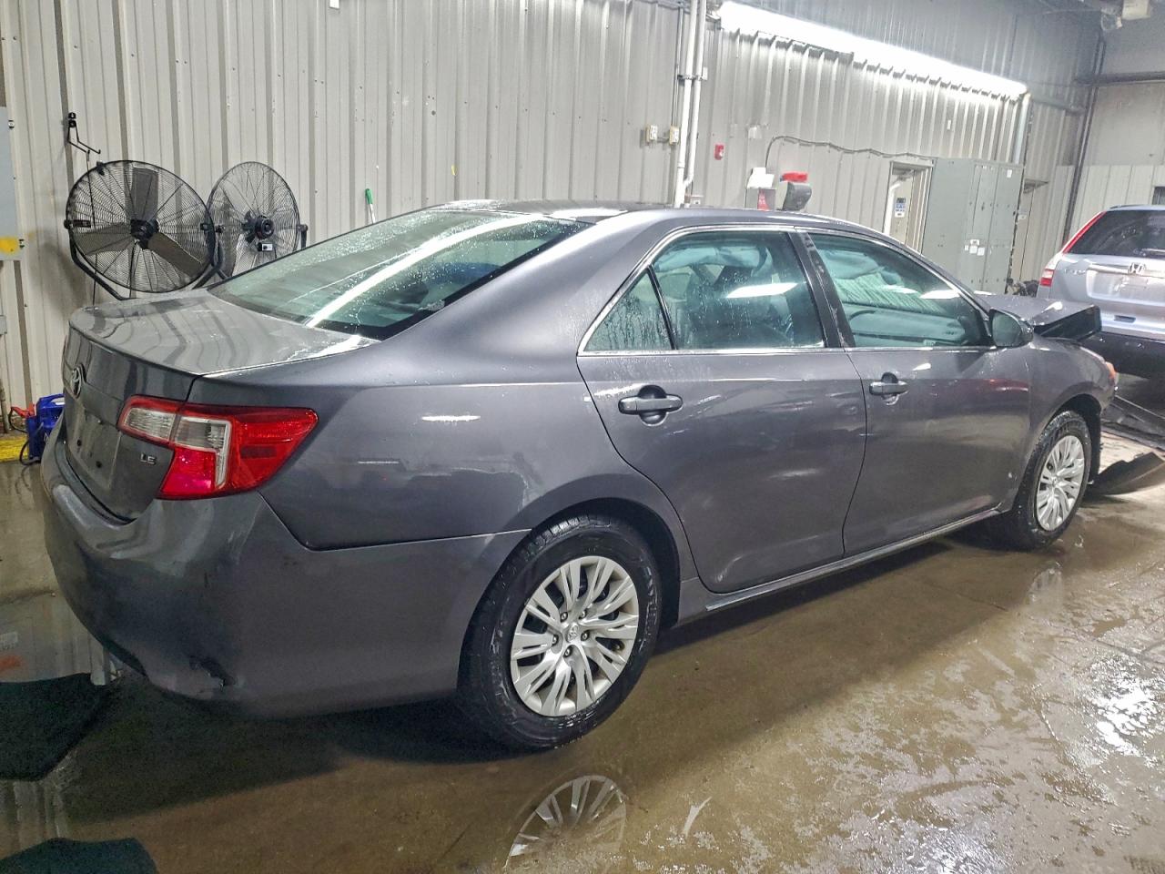 2014 TOYOTA CAMRY LE photo 5