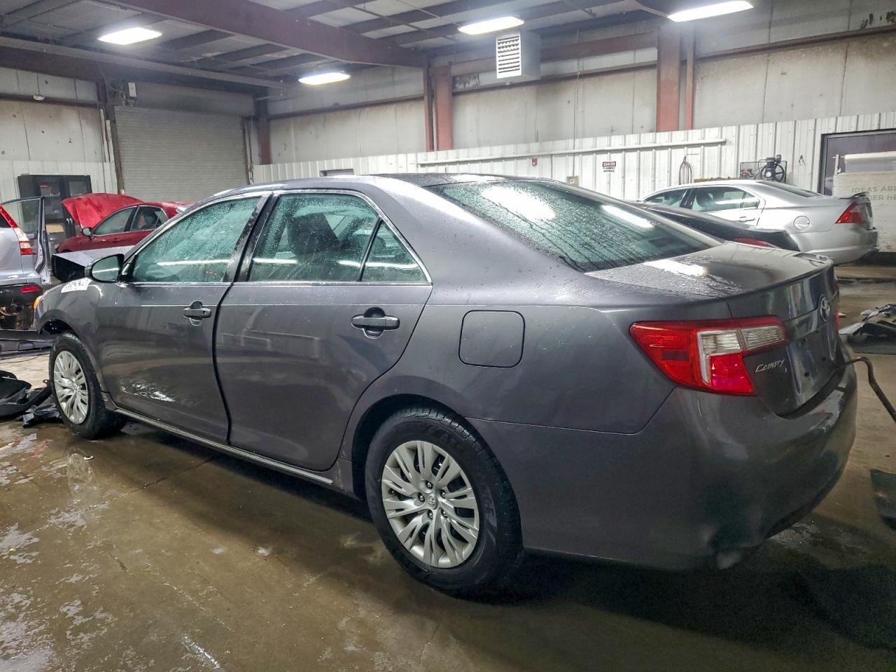 2014 TOYOTA CAMRY LE photo 3