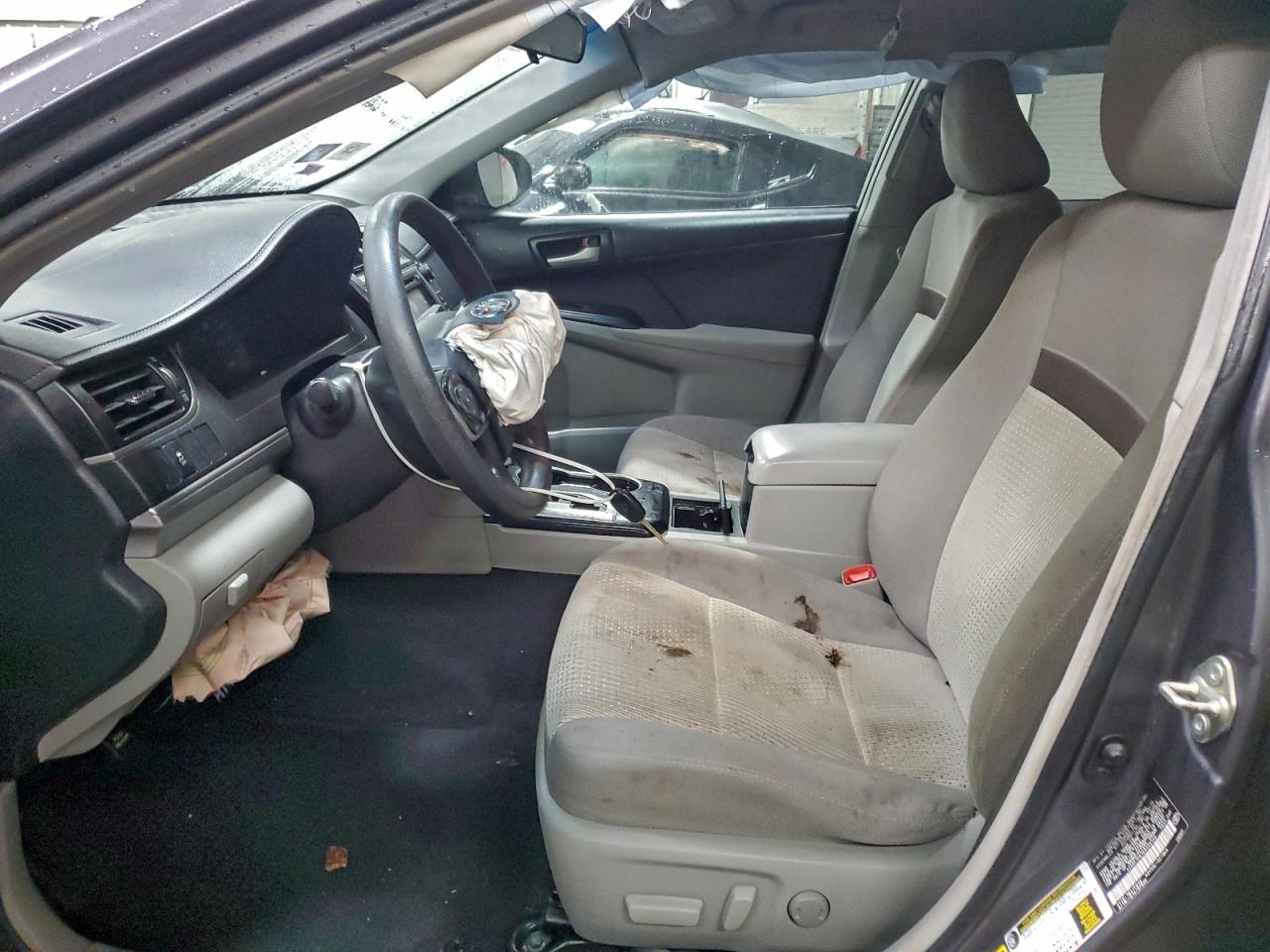 2014 TOYOTA CAMRY LE photo 13