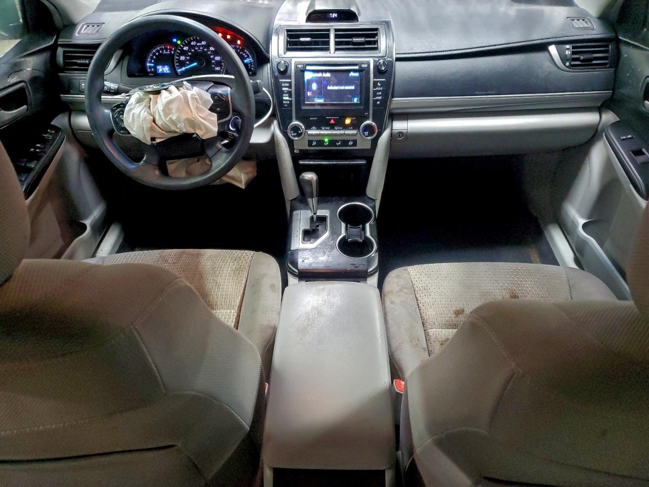 2014 TOYOTA CAMRY LE photo 15