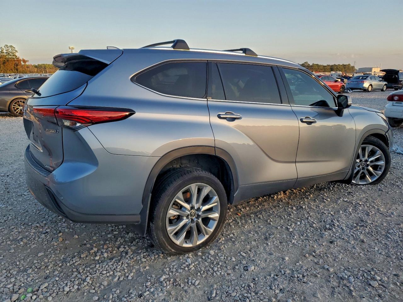 2023 TOYOTA HIGHLANDER HYBRID LIMITED photo 3